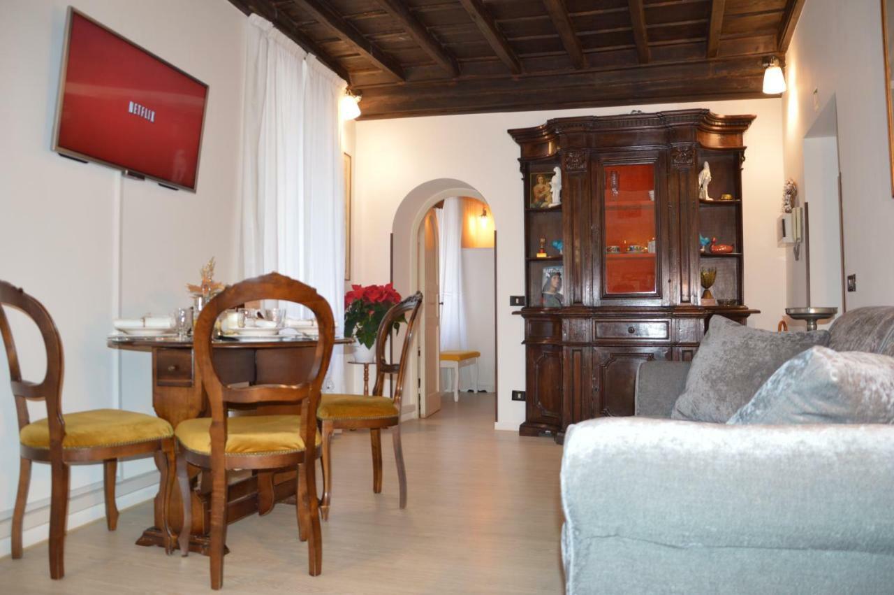 רומא Historic Center - Elegant Apartment With Charming Antiques - Raffaello Inn מראה חיצוני תמונה